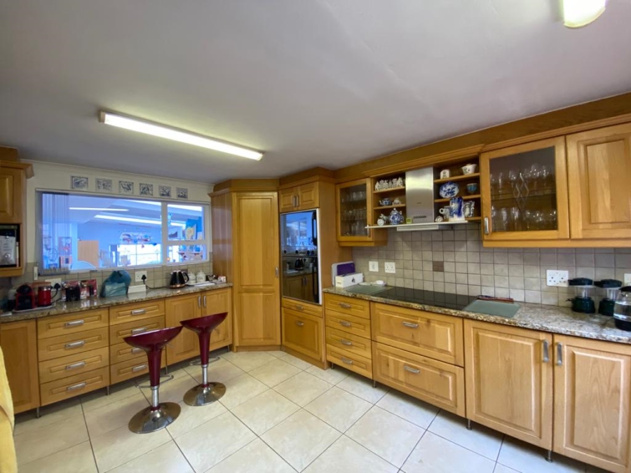 5 Bedroom Property for Sale in Sandbaai Western Cape